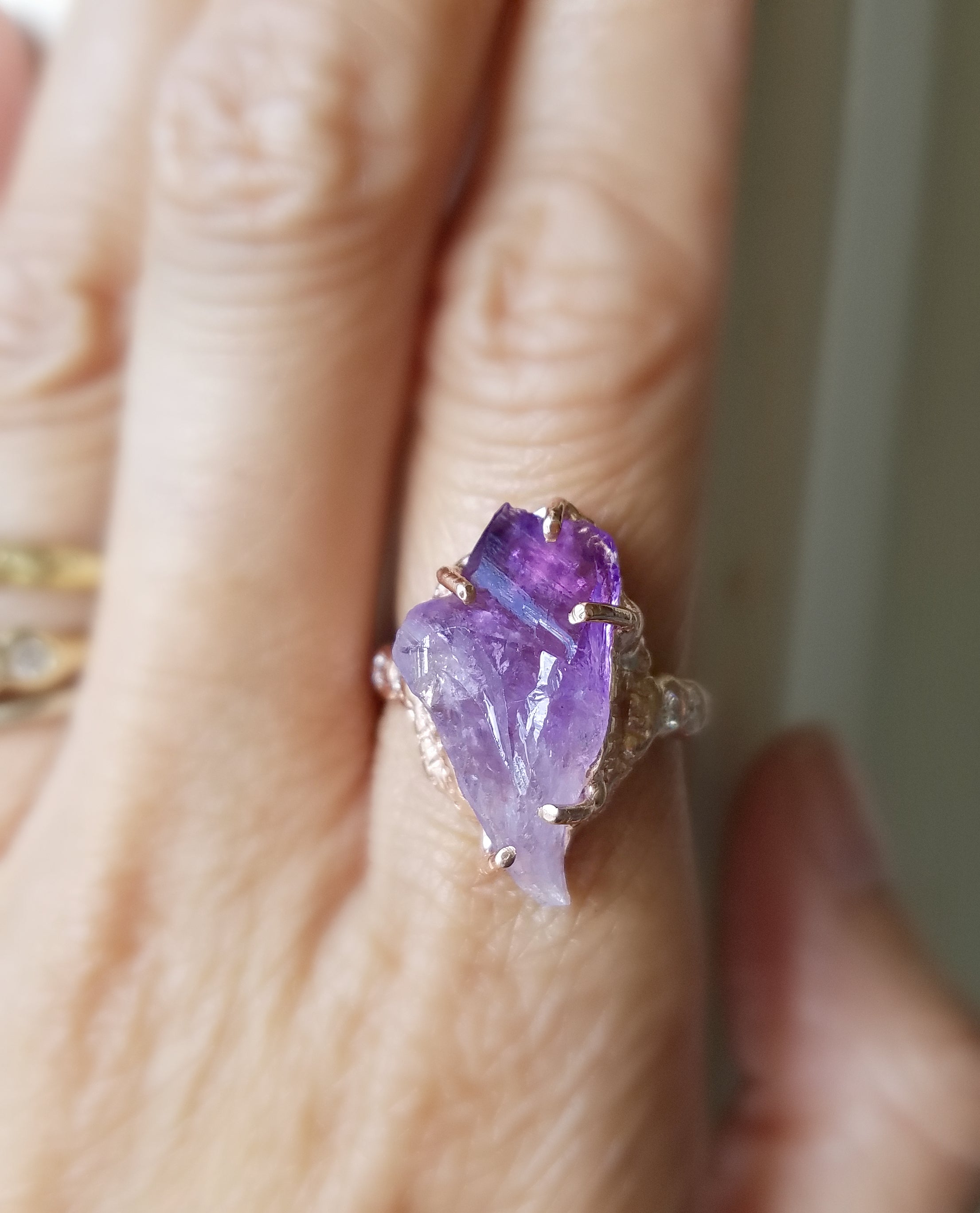 Raw amethyst hot sale crystal ring