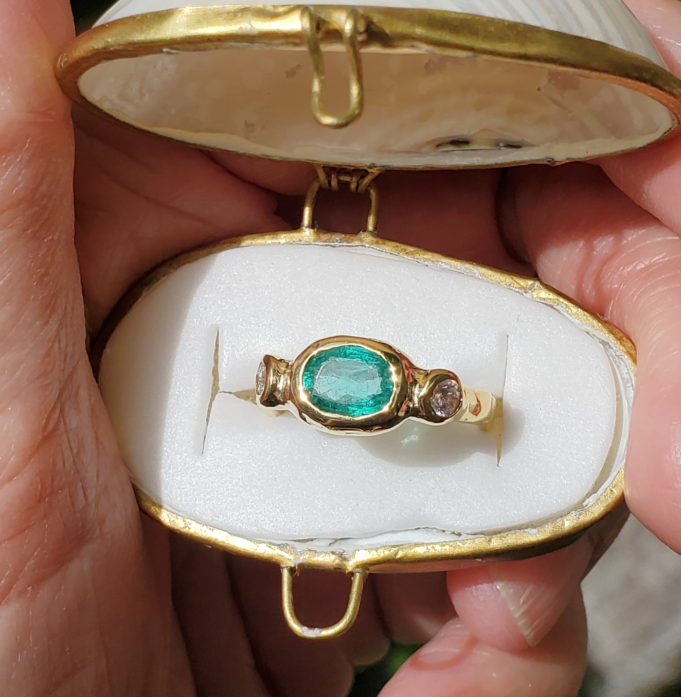 Mystic Emerald of Light Ring