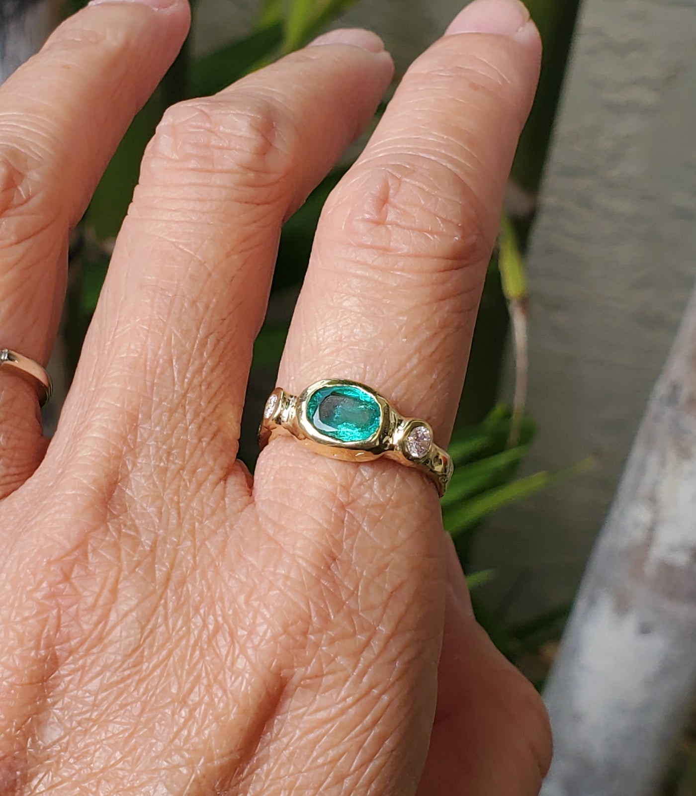 Mystic Emerald of Light Ring