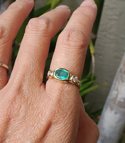 Mystic Emerald of Light Ring