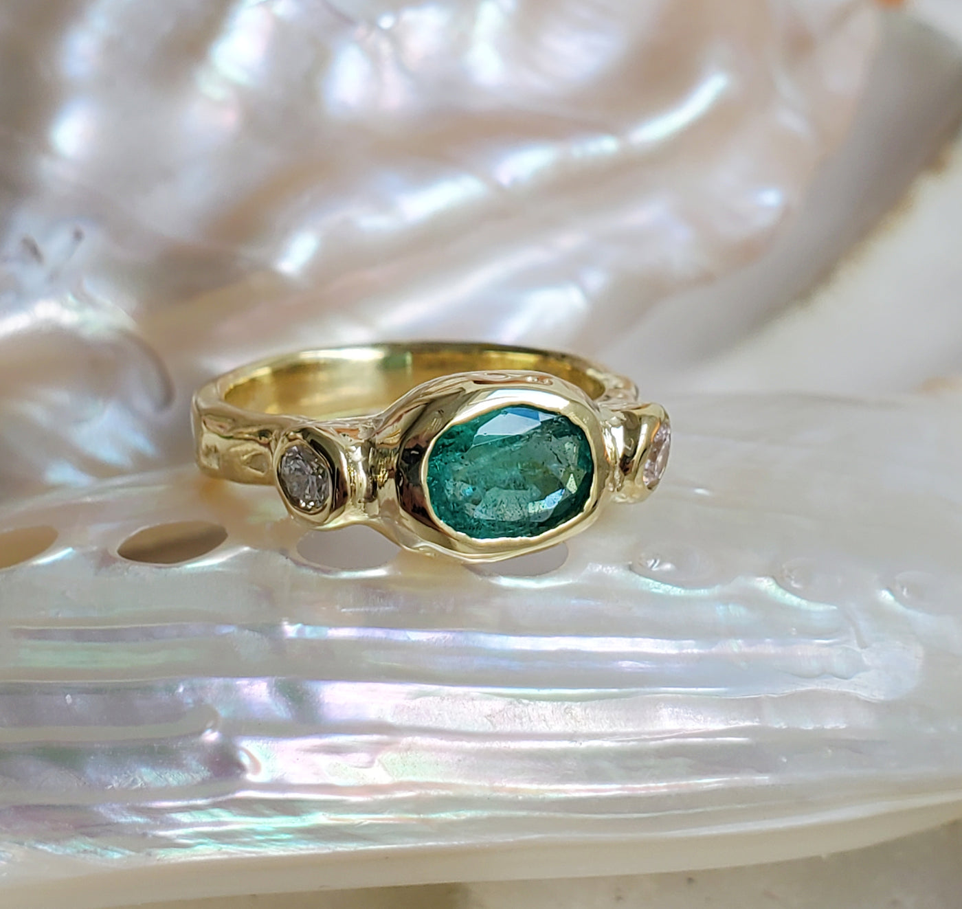 Mystic Emerald of Light Ring