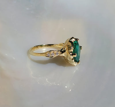 Enchanted Emerald Shield Ring