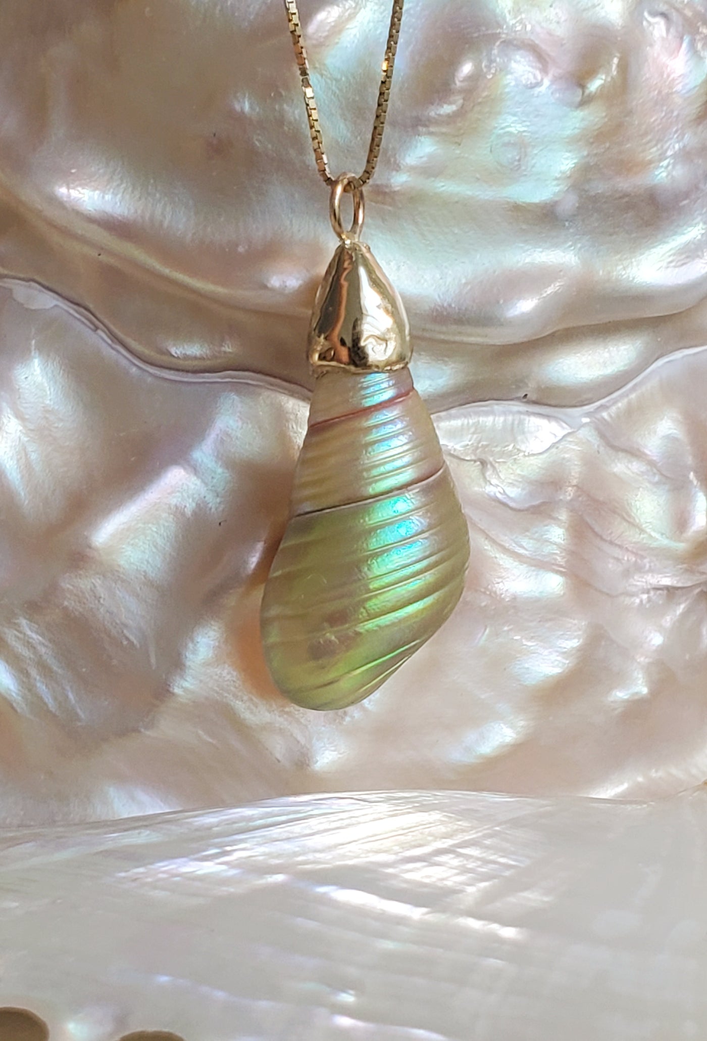 Enchanted Mauve Green Kelp Shell Necklace * Medium I