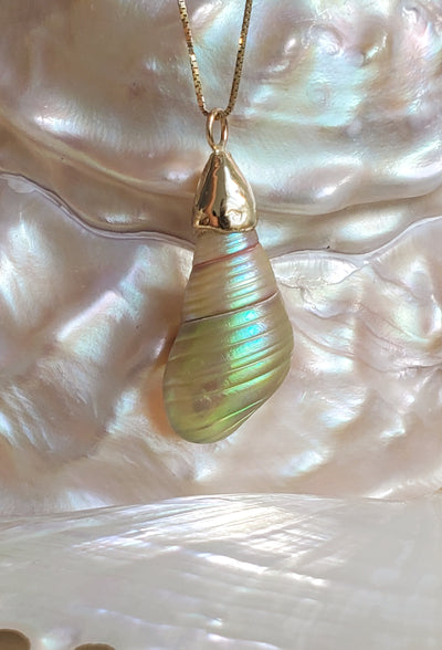 Enchanted Mauve Green Kelp Shell Necklace * Medium I