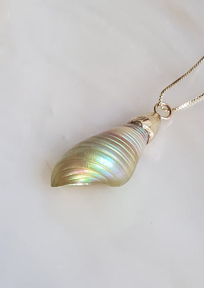 Enchanted Mauve Green Kelp Shell Necklace * Medium I