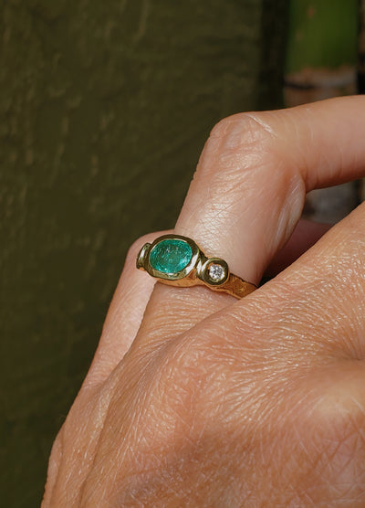 Mystic Emerald of Light Ring